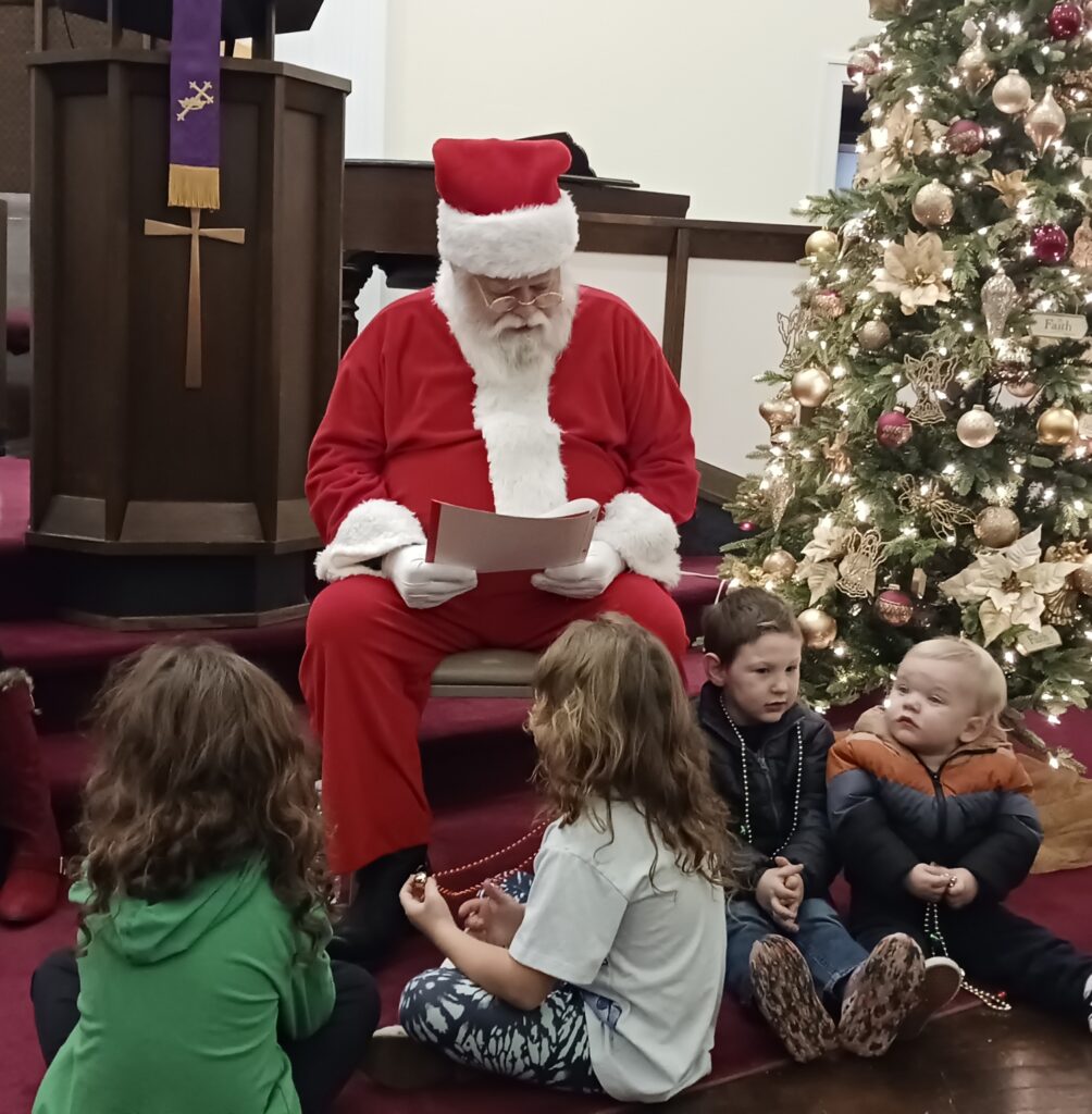 Santa reading to kids